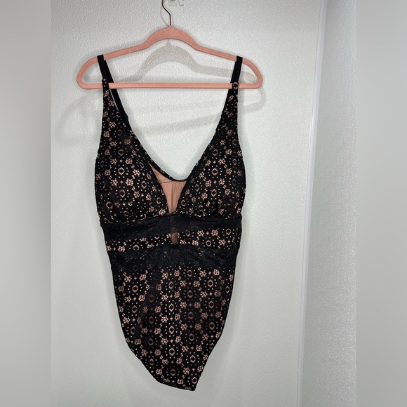 Swimsuits for All Black Lace V Plunge One Piece Swimsuit Size 20 - Picture 2 of 8